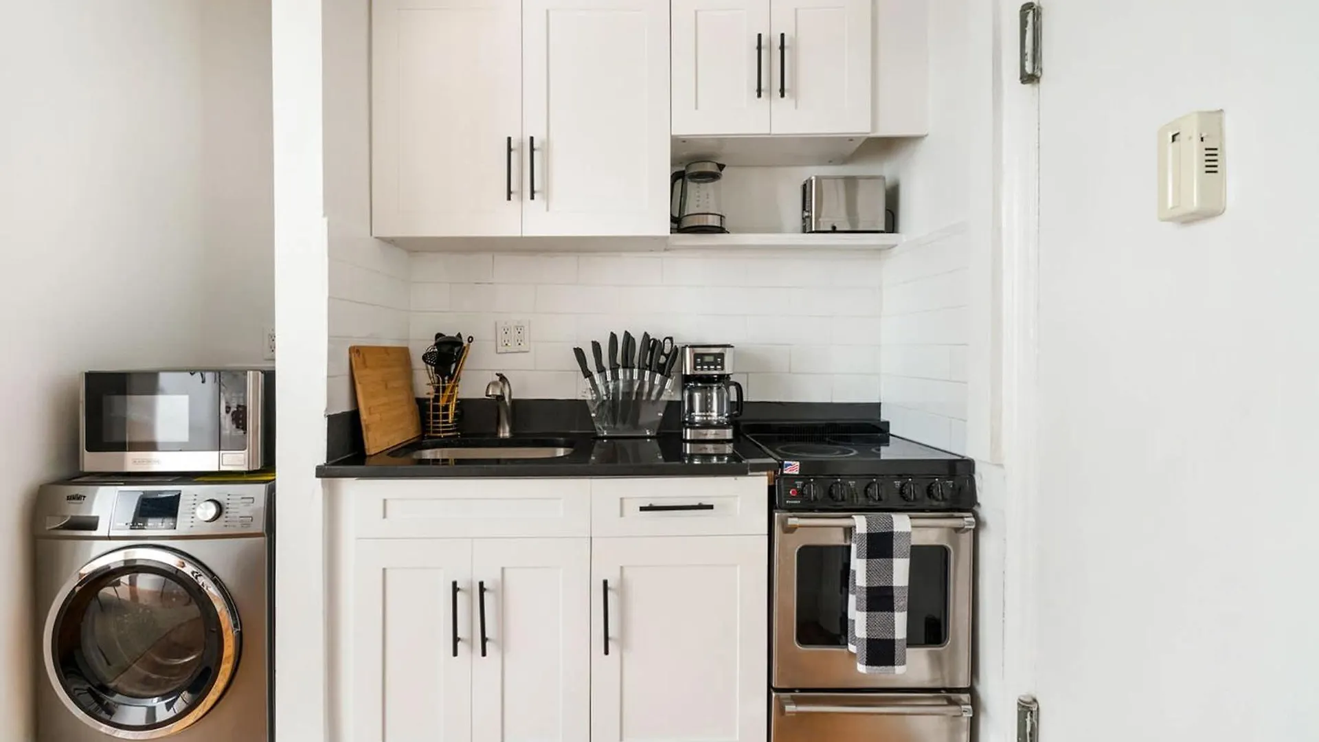 Appartamento 444-1A Beautiful 1Br Midtown West New York 0*,  Stati Uniti